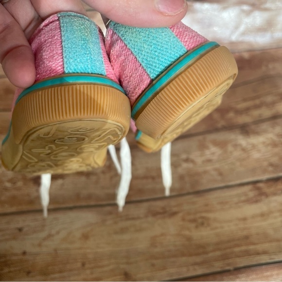 Weebok toddler girl sneakers size 4 - Picture 11 of 14